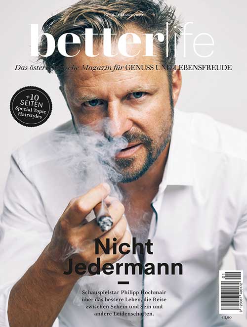 better life Cover mit Schauspieler Philipp Hochmair verlinkt zur Leseprobe